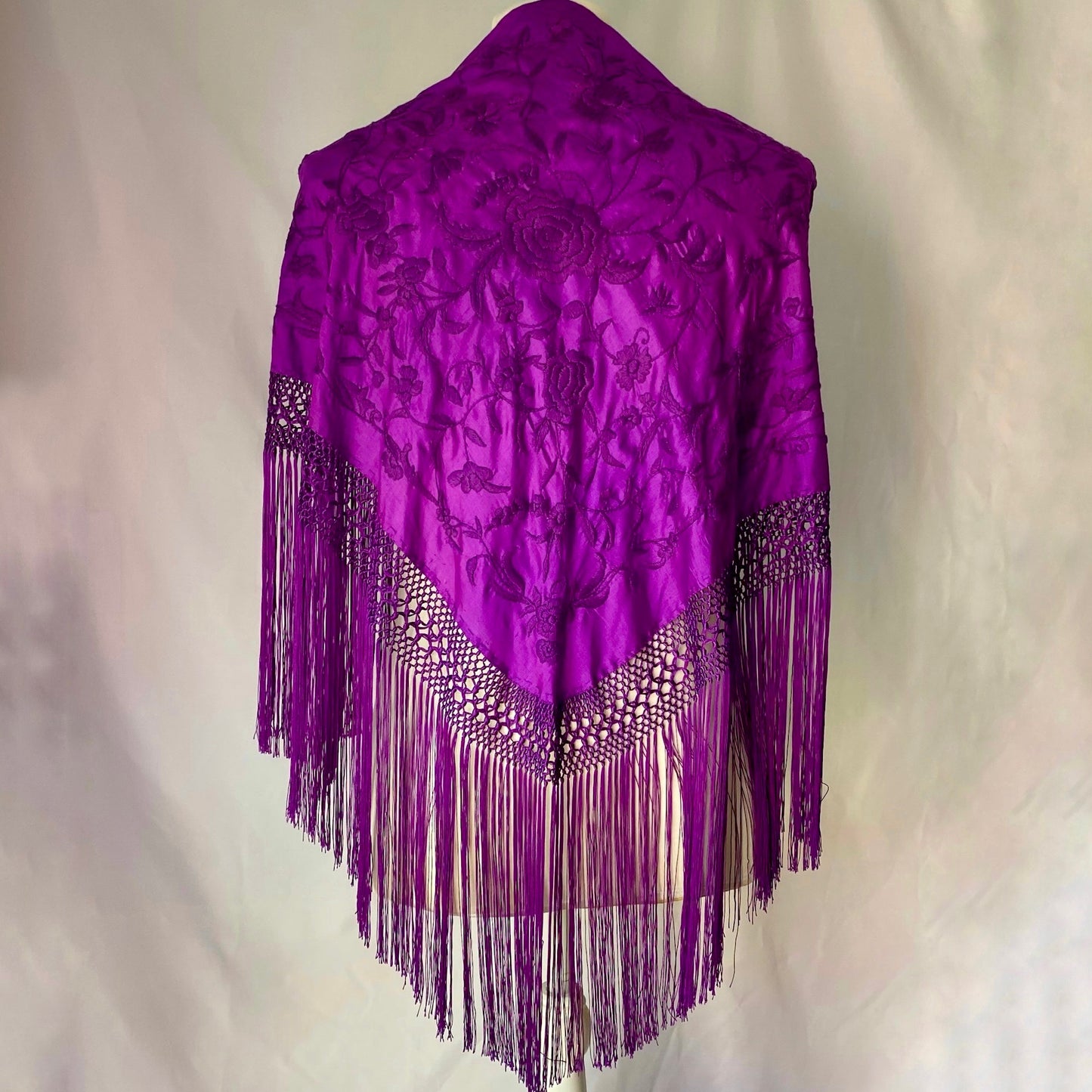 MANTÓN CARMELA MORADO MONOCOLOR