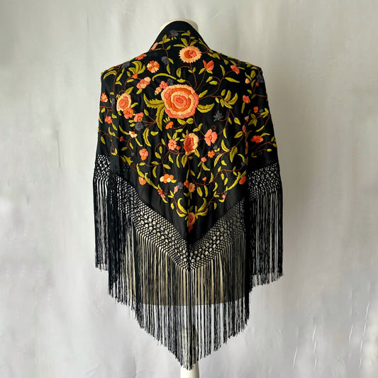 MANTÓN CARMELA NEGRO BORDADO A COLOR